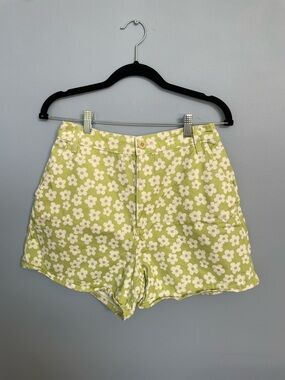 High-Rise Floral Print Women's Shorts - Light Green